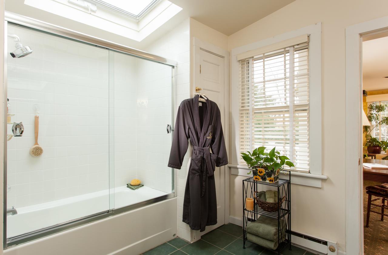 A Butlers Manor Bed & Breakfast Southampton Bagian luar foto
