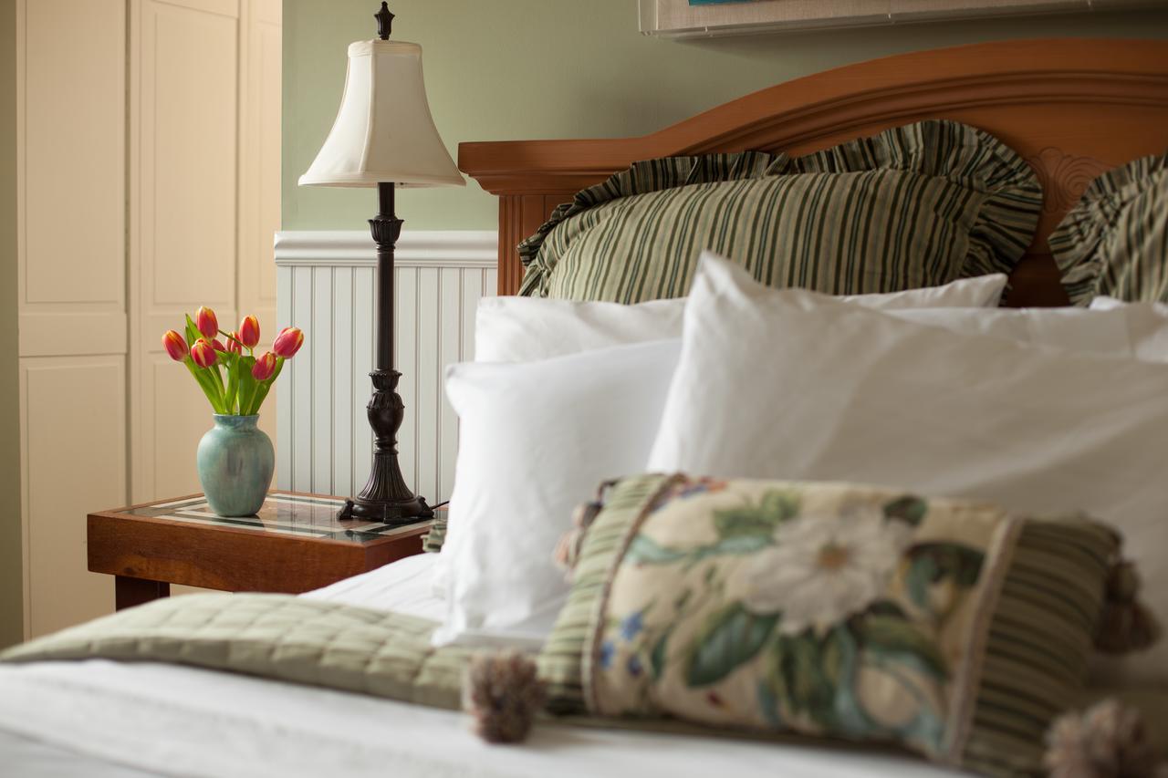 A Butlers Manor Bed & Breakfast Southampton Bagian luar foto