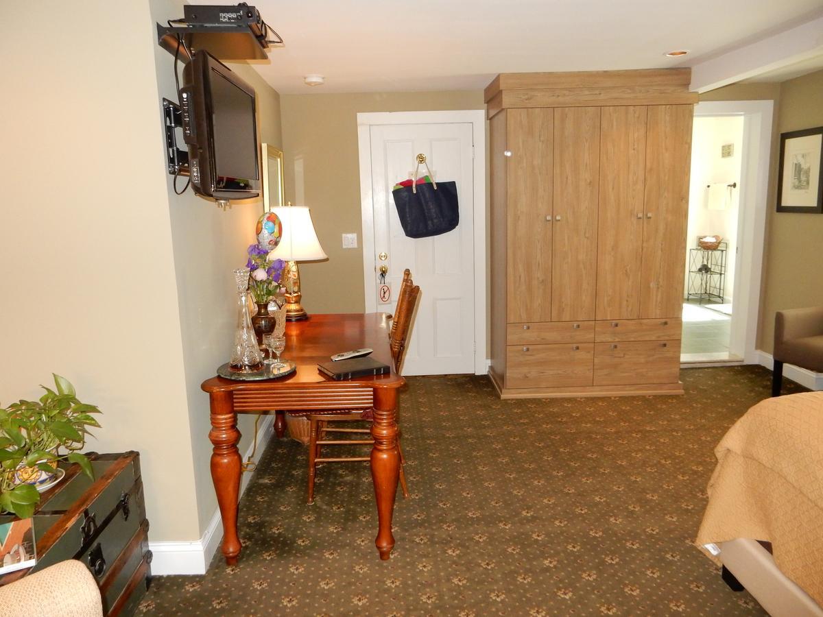 A Butlers Manor Bed & Breakfast Southampton Bagian luar foto