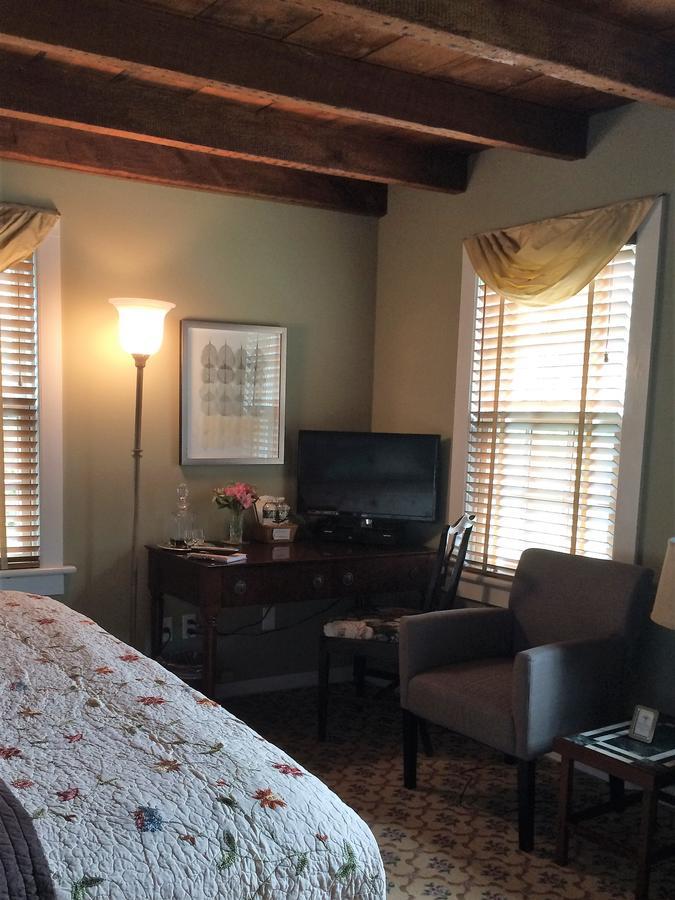 A Butlers Manor Bed & Breakfast Southampton Bagian luar foto